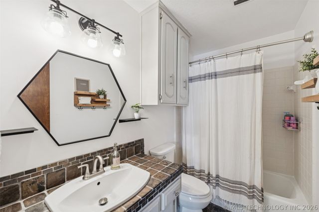 18013 E 93rd Street North, Owasso, OK 74055