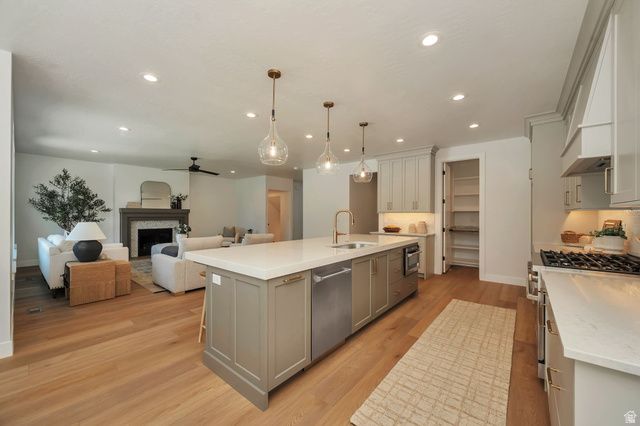 461 W SUMMERHILL LN, Centerville, UT 84014