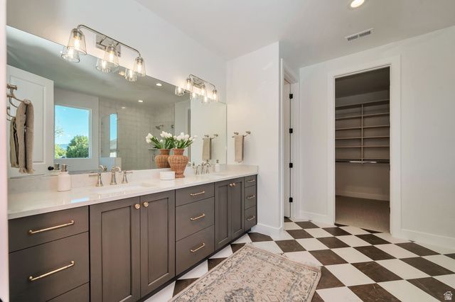 461 W SUMMERHILL LN, Centerville, UT 84014