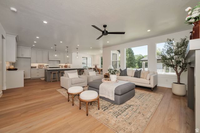 461 W SUMMERHILL LN, Centerville, UT 84014