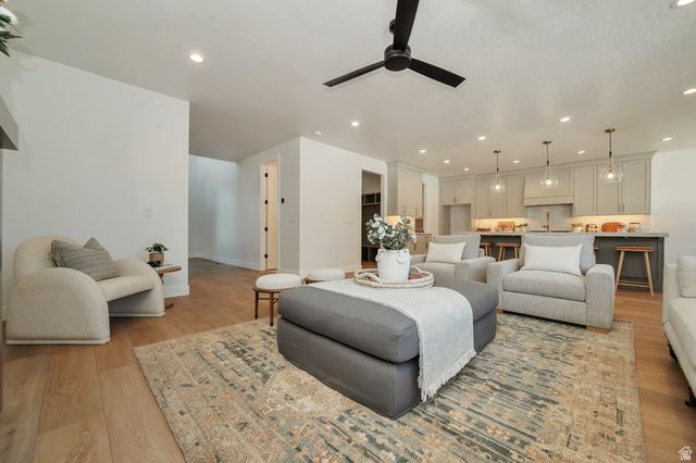 461 W SUMMERHILL LN, Centerville, UT 84014