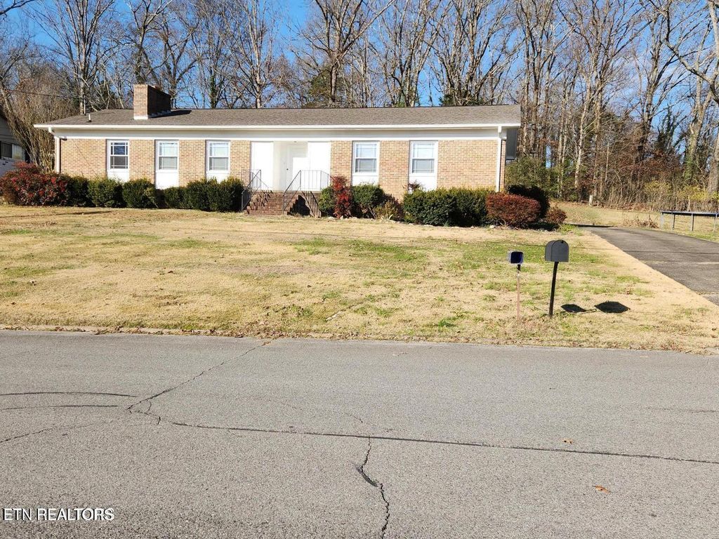 1506 Ridgeway Circle, Athens, TN 37303