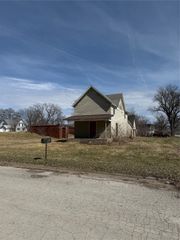 702 2nd Street, Redfield, IA 50233