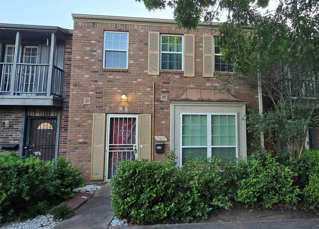 7913 Grove Ridge Drive, Houston, TX 77061