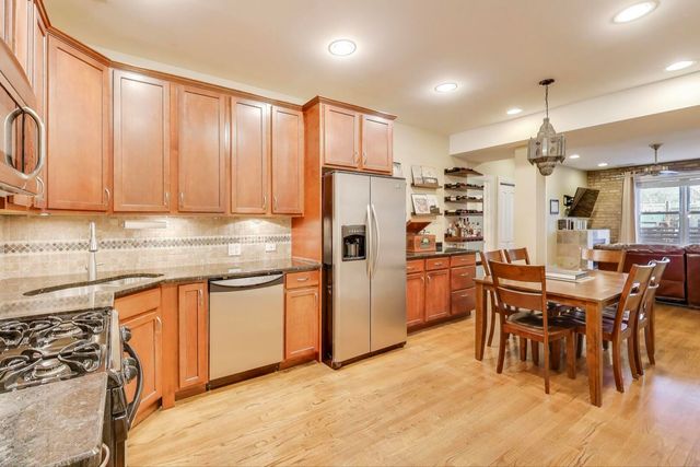 1378 N Wolcott Avenue 2C, Chicago, IL 60610