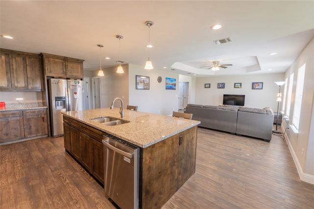 643 Half Moon Way, Runaway Bay, TX 76426