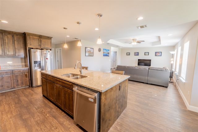 643 Half Moon Way, Runaway Bay, TX 76426