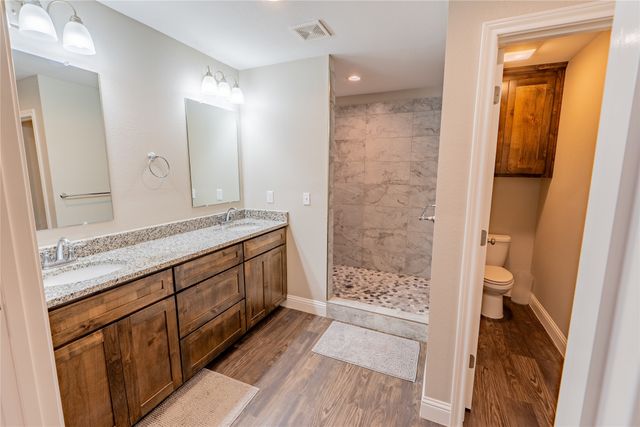 643 Half Moon Way, Runaway Bay, TX 76426