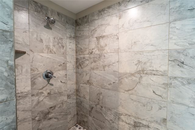 643 Half Moon Way, Runaway Bay, TX 76426