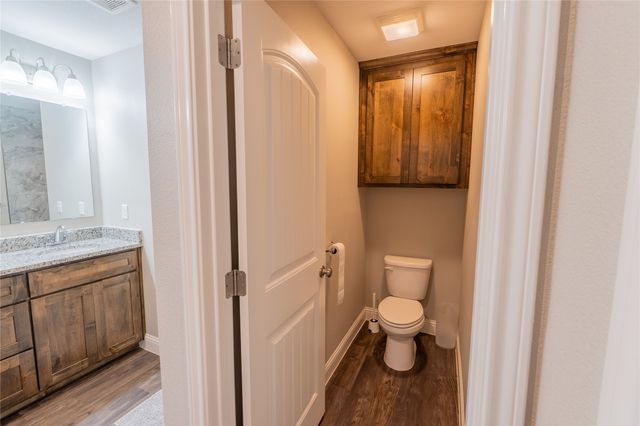 643 Half Moon Way, Runaway Bay, TX 76426