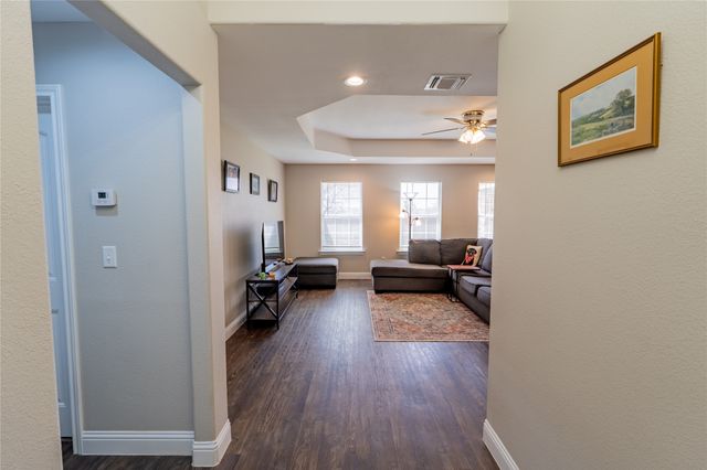 643 Half Moon Way, Runaway Bay, TX 76426