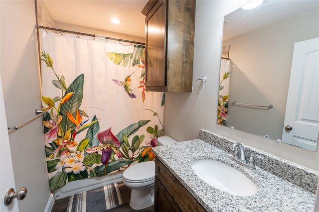 643 Half Moon Way, Runaway Bay, TX 76426