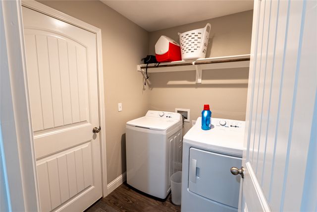 643 Half Moon Way, Runaway Bay, TX 76426