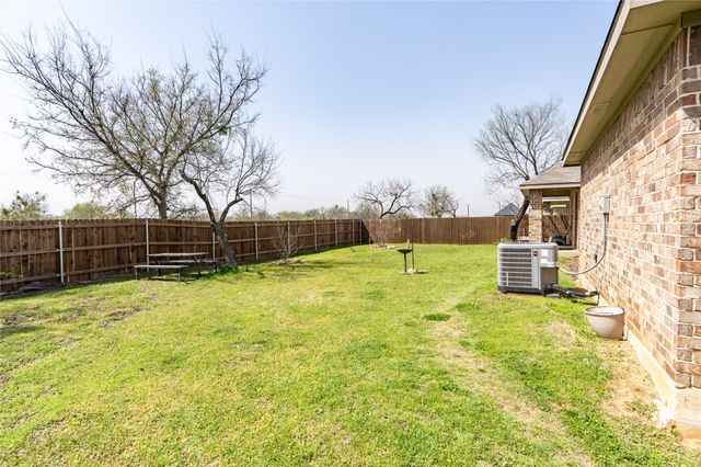 643 Half Moon Way, Runaway Bay, TX 76426
