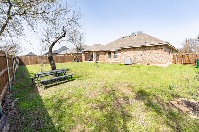 643 Half Moon Way, Runaway Bay, TX 76426
