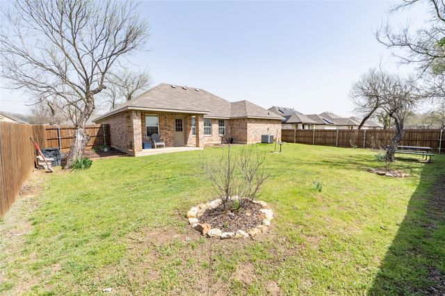 643 Half Moon Way, Runaway Bay, TX 76426