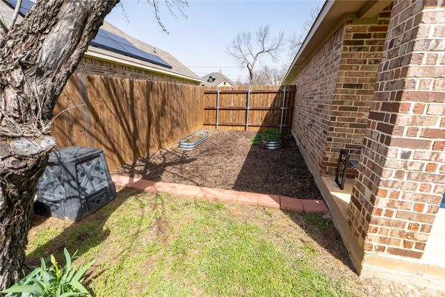 643 Half Moon Way, Runaway Bay, TX 76426