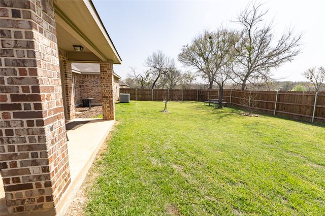 643 Half Moon Way, Runaway Bay, TX 76426