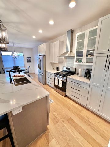 1442 Parkview Loop, South Bend, IN 46617