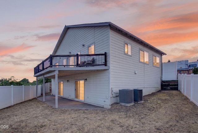 589 N Heights Drive, Eagle Point, OR 97524