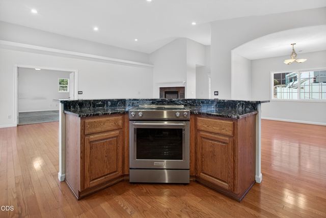 589 N Heights Drive, Eagle Point, OR 97524