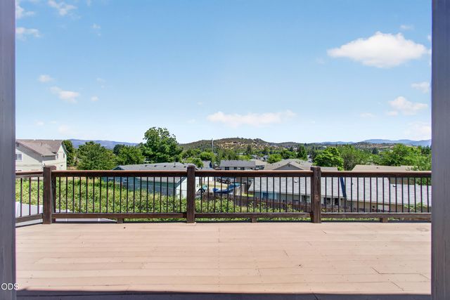589 N Heights Drive, Eagle Point, OR 97524