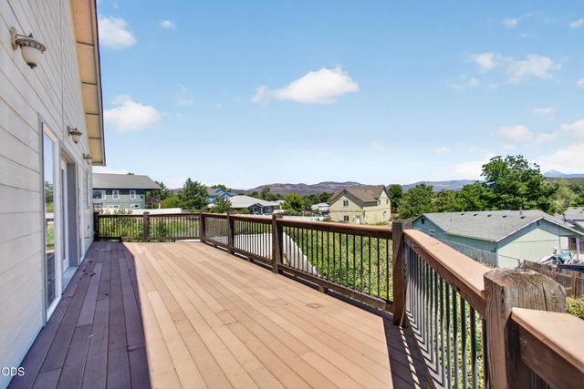 589 N Heights Drive, Eagle Point, OR 97524