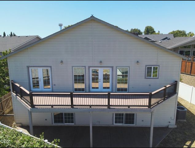 589 N Heights Drive, Eagle Point, OR 97524