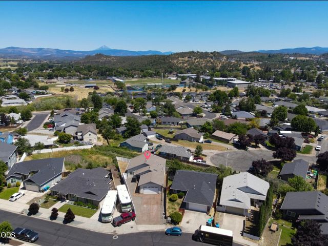 589 N Heights Drive, Eagle Point, OR 97524