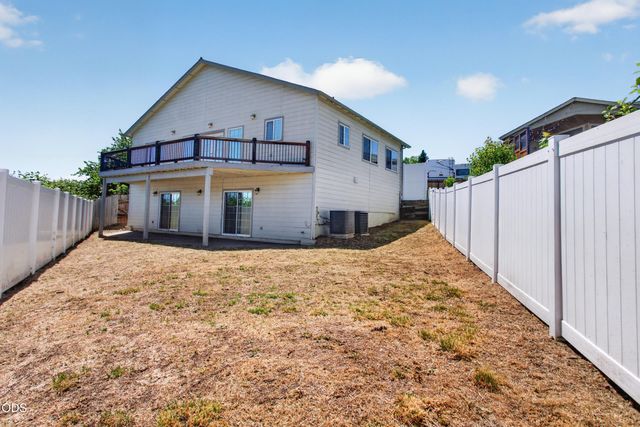 589 N Heights Drive, Eagle Point, OR 97524