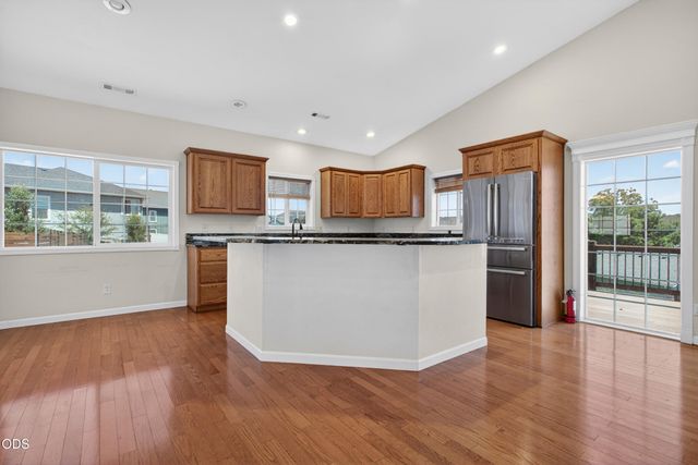 589 N Heights Drive, Eagle Point, OR 97524
