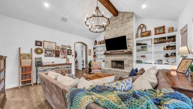 119 Oak View Drive, Godley, TX 76044