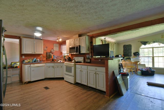 301 Old Pocotaligo Road, Yemassee, SC 29945