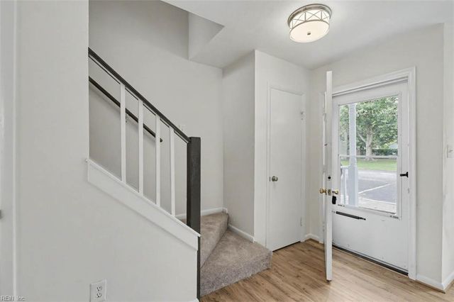 18 Bayview CT, Hampton, VA 23664