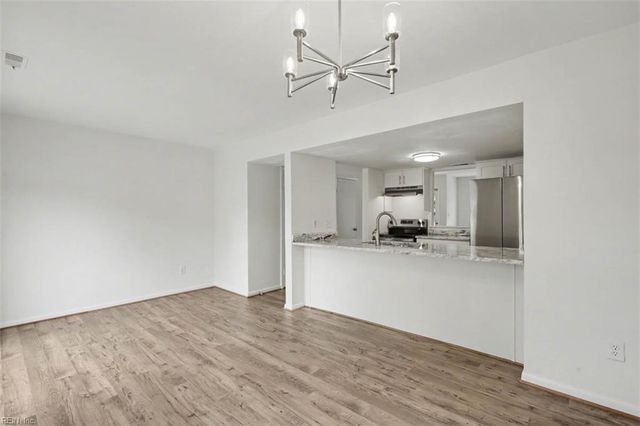 18 Bayview CT, Hampton, VA 23664