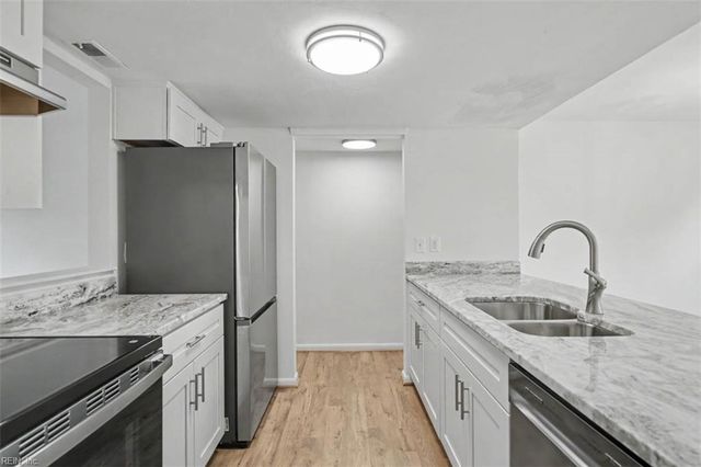 18 Bayview CT, Hampton, VA 23664