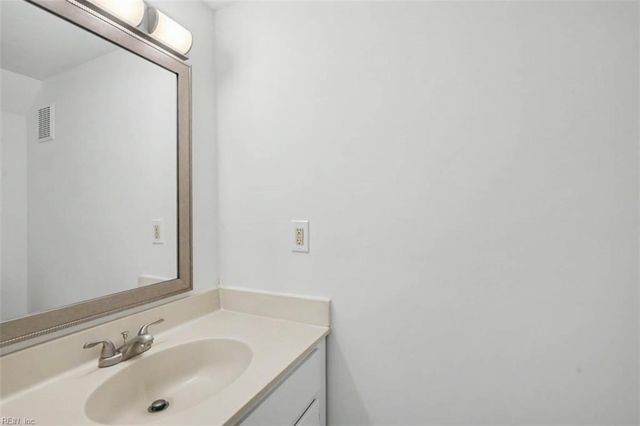 18 Bayview CT, Hampton, VA 23664