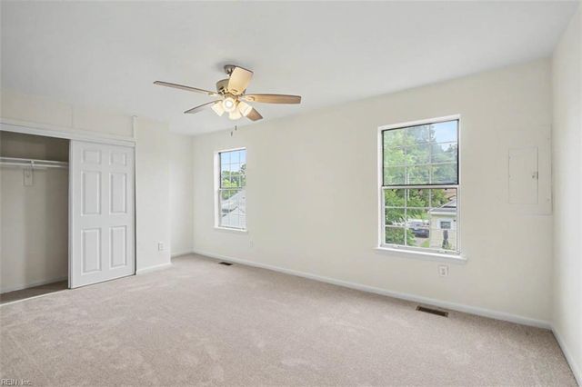 18 Bayview CT, Hampton, VA 23664