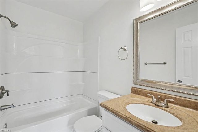 18 Bayview CT, Hampton, VA 23664