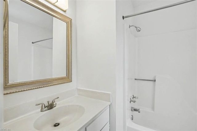 18 Bayview CT, Hampton, VA 23664