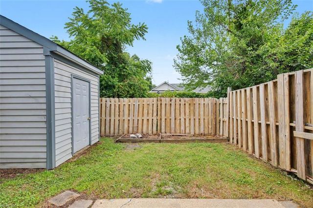 18 Bayview CT, Hampton, VA 23664