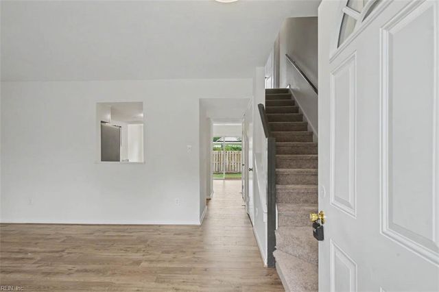 18 Bayview CT, Hampton, VA 23664