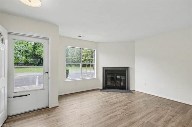 18 Bayview CT, Hampton, VA 23664
