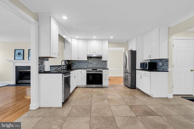 12 FAWN HOLLOW RD, Burlington, NJ 08016