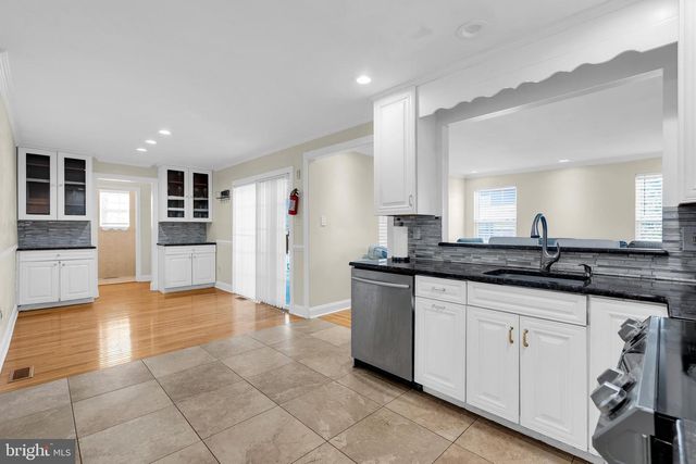 12 FAWN HOLLOW RD, Burlington, NJ 08016