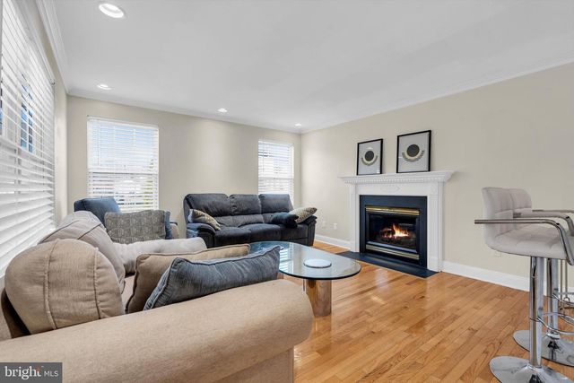 12 FAWN HOLLOW RD, Burlington, NJ 08016