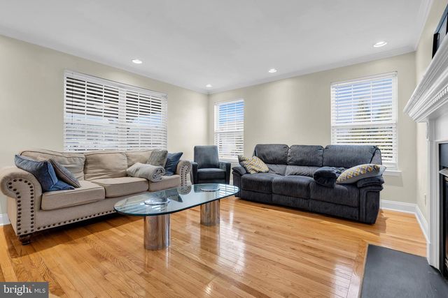 12 FAWN HOLLOW RD, Burlington, NJ 08016