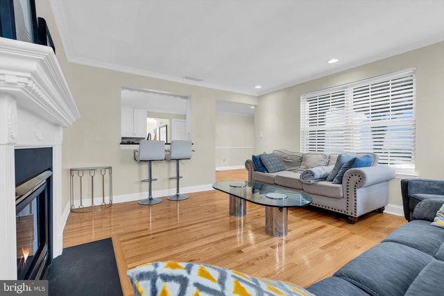 12 FAWN HOLLOW RD, Burlington, NJ 08016