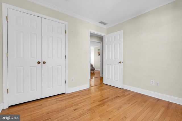 12 FAWN HOLLOW RD, Burlington, NJ 08016