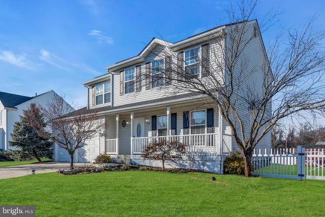 12 FAWN HOLLOW RD, Burlington, NJ 08016